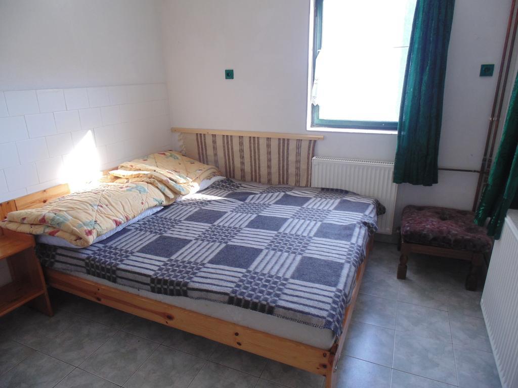 Huta Vendeghaz Hotel Kishuta Esterno foto