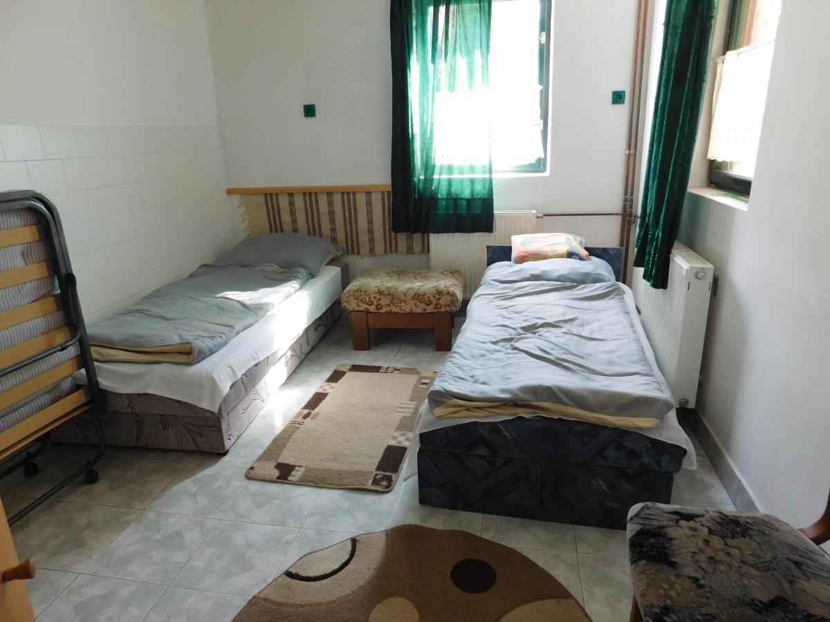 Huta Vendeghaz Hotel Kishuta Esterno foto